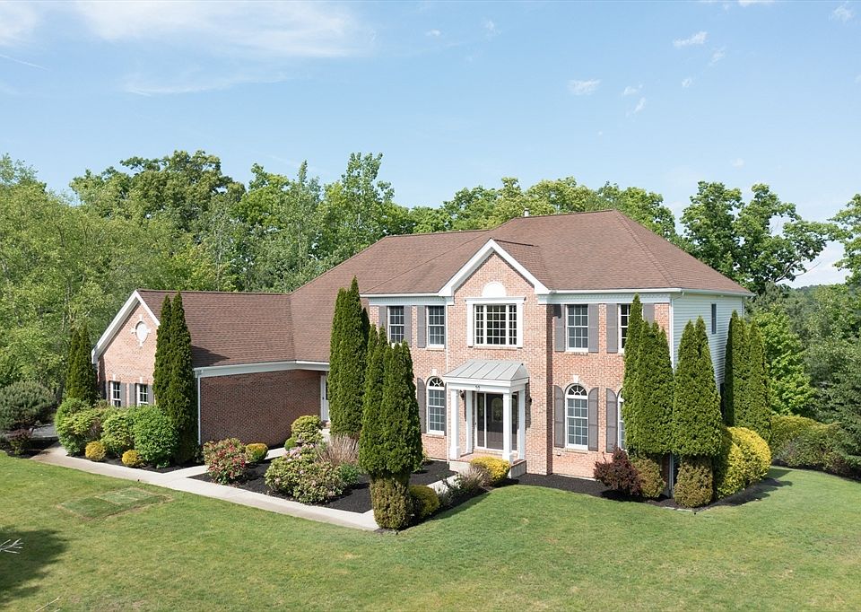 1st image of 10 Valley View Dr