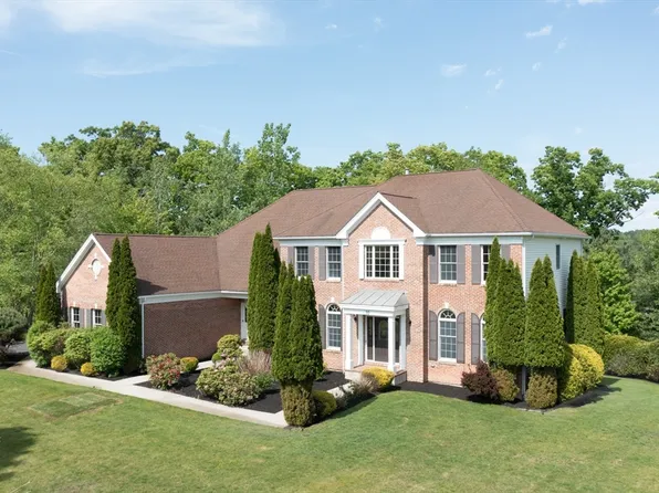 10 Valley View Dr, North Grafton, MA 01536