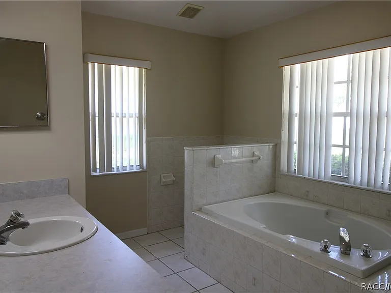 2864 N Churchill Way — Photo 16