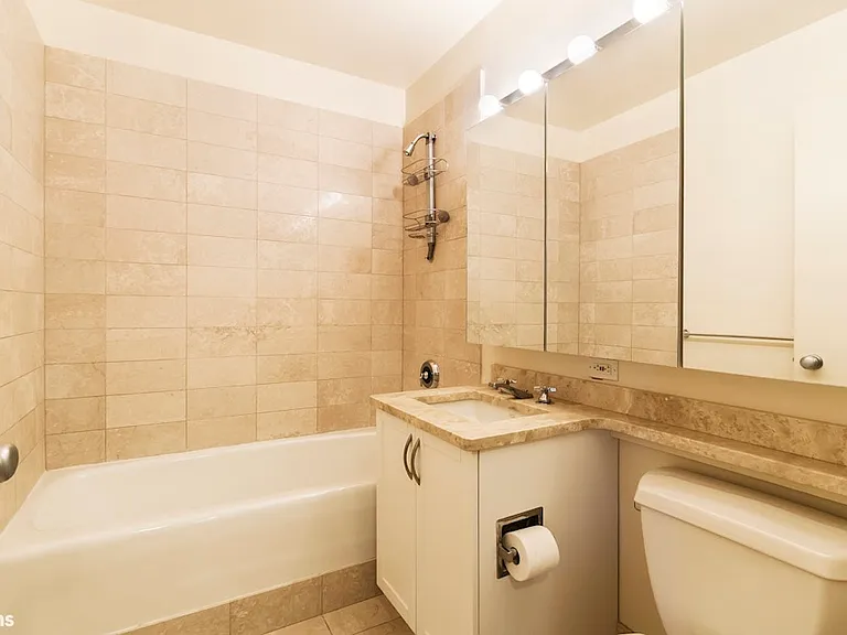 250 E 30th St #8J — Photo 6