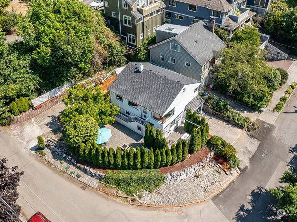1117 W Howe Street, Seattle, WA 98119