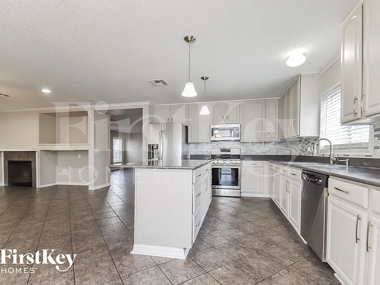 458 Rona Ln — Photo 5