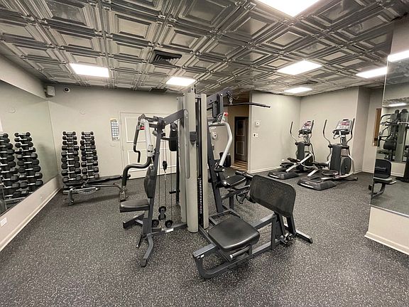 5th image of 4607 N Sheridan Rd APT 604