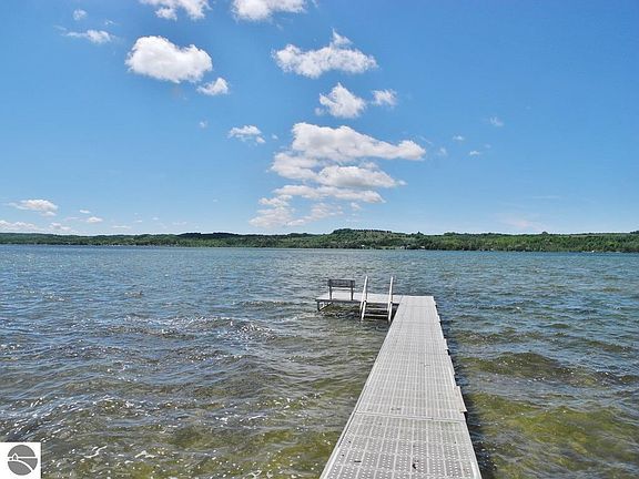 5th image of 2736 S Lake Leelanau Dr