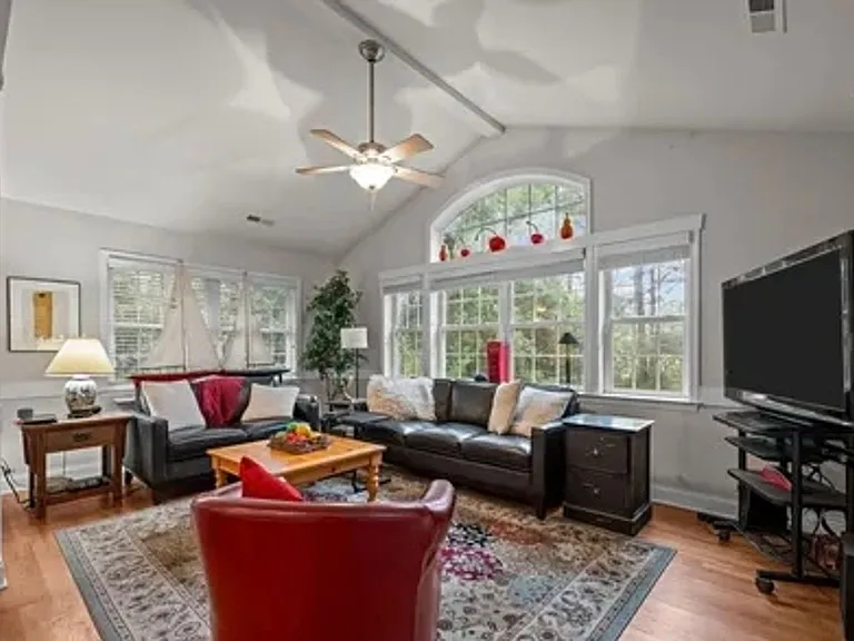 815 Pelican Dr — Photo 4
