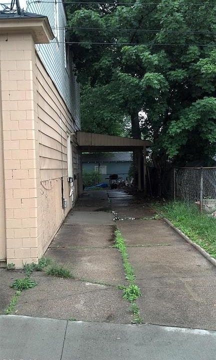 2nd image of 175 Emerson St