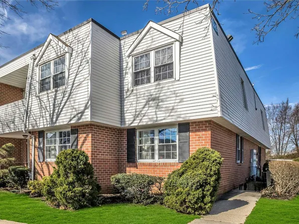 92 Palo Alto Drive #92, Plainview, NY 11803