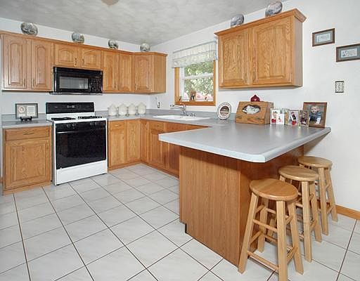 3rd image of 212 Kuehn Dr