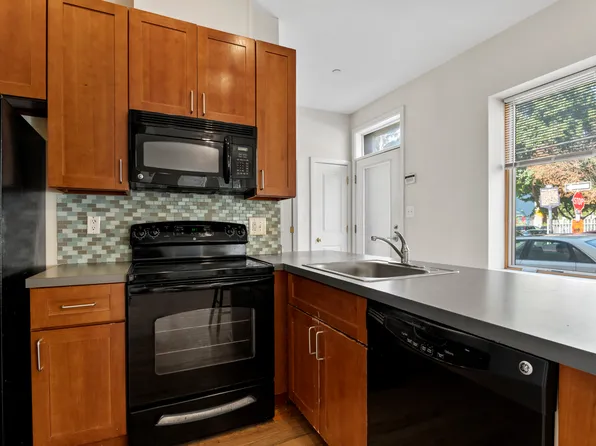 1643 Fitzwater St #A, Philadelphia, PA 19146