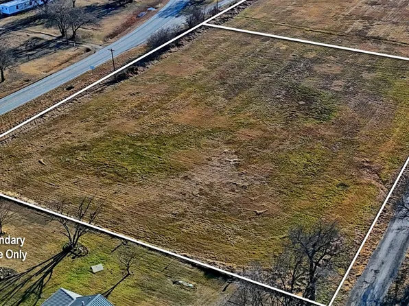 E Howell St, Saint Jo, TX 76265