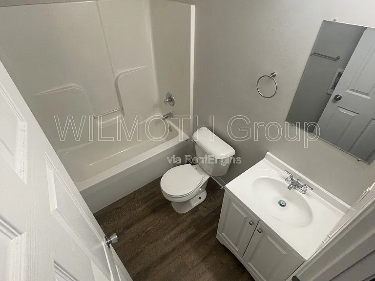 2045 N Dearborn St — Photo 16