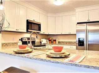 7 Evergreen Dr APT 720, Middleboro, MA 02346