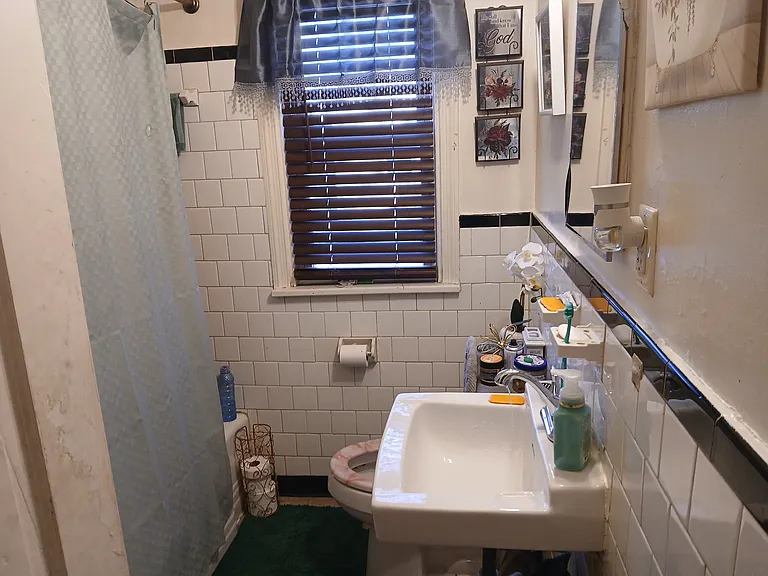 1812 Harwood St — Photo 2