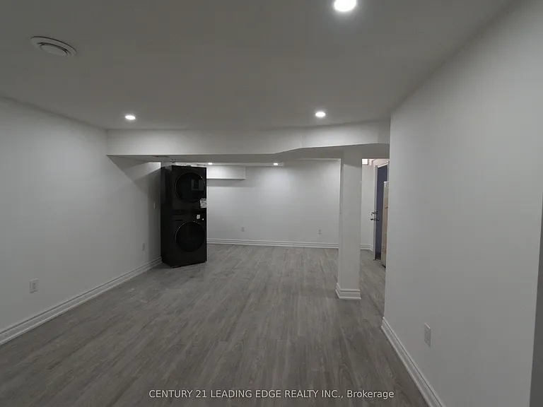 45 Lofthouse Dr — Photo 10