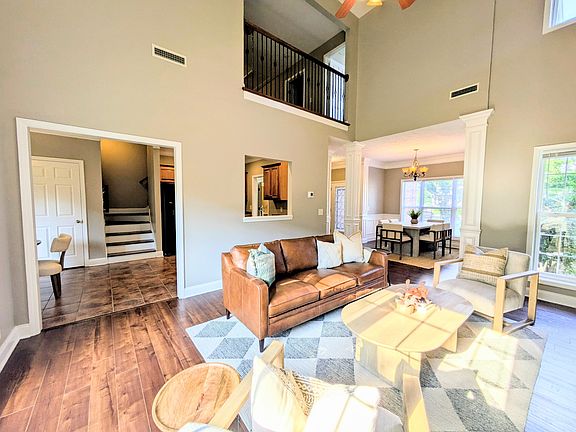 4th image of 3036 Community Cir