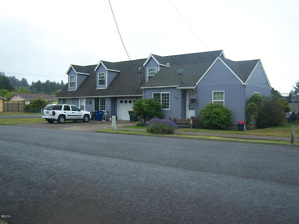 1st image of 624 NE 8th St