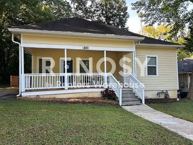 Charming 3 BR 2 Bath with Gleaming Hardwood Floors in East Point — Photo 3