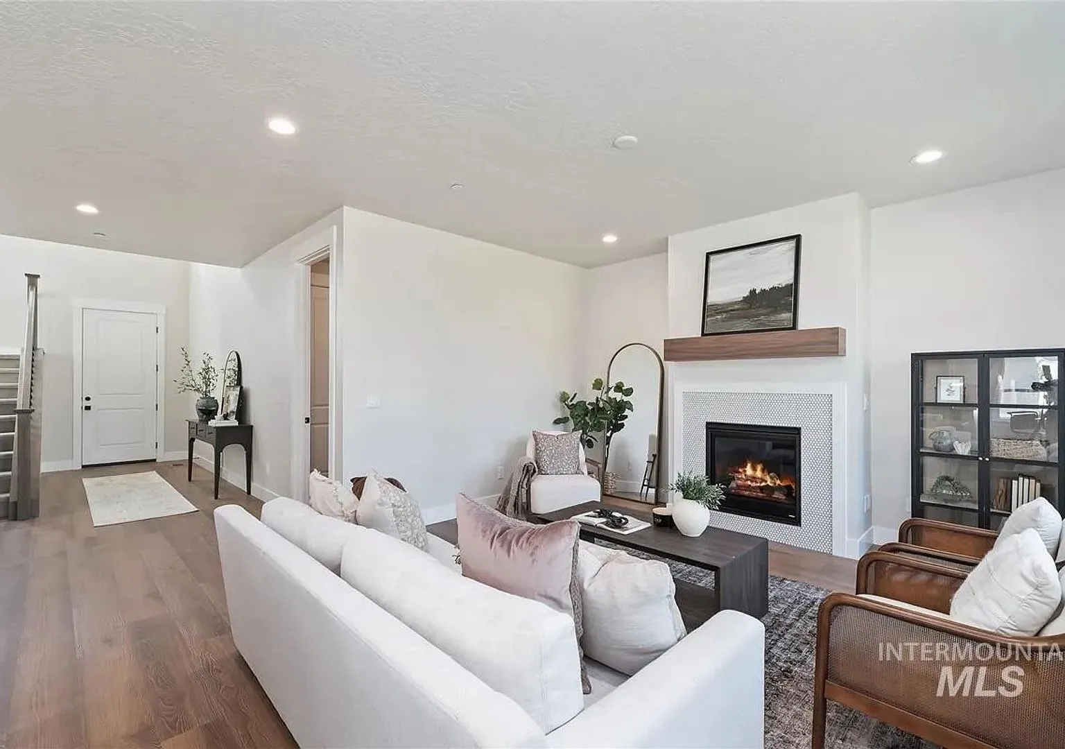 Brand New Spacious 4-Bedroom Home with 3-Car Garage, Granite Kitchen & Prime Middleton Location — Photo 3