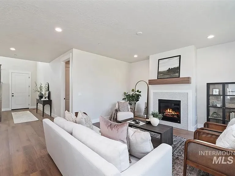 562 Hidden Mill Ct — Photo 3