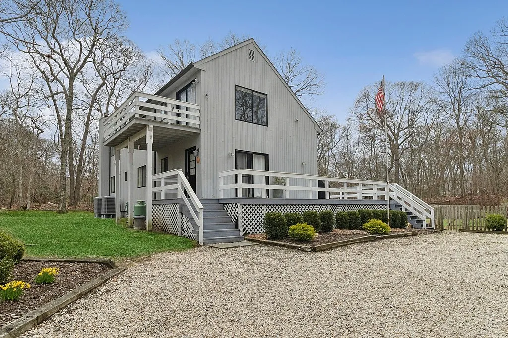 Lots of Space in Southampton Just North of the Highway — Photo 1