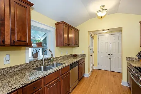 1361 Walker Ave — Photo 4