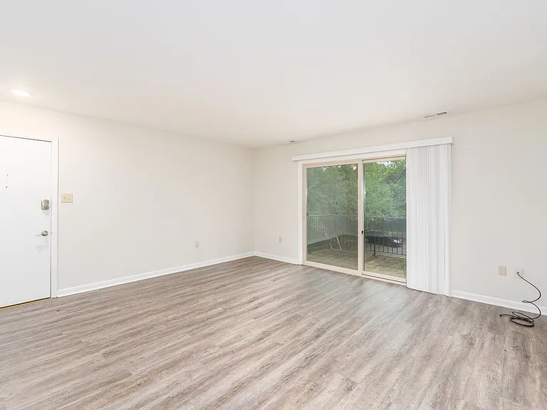 Brooke Court Apartments — Photo 2