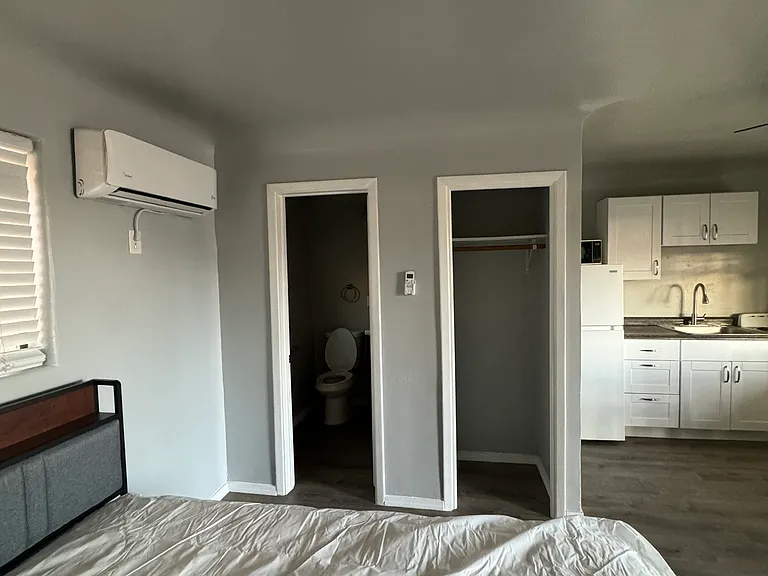 801 N Date St #5 — Photo 5