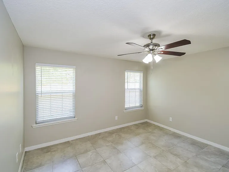 1040 W 7th St — Photo 11