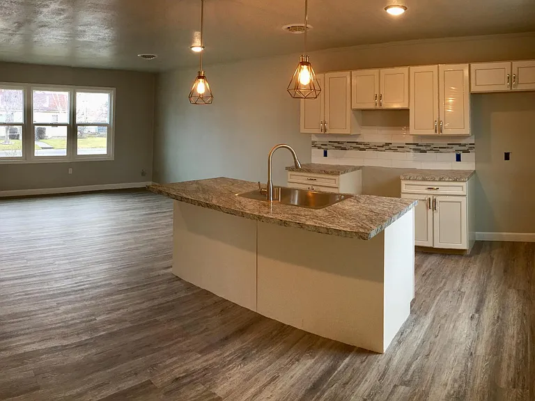 1327 Thayer Dr — Photo 10
