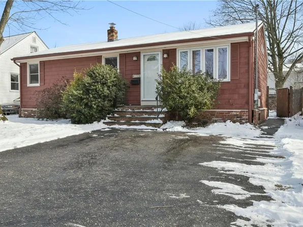 100 Park View Blvd, Cranston, RI 02910