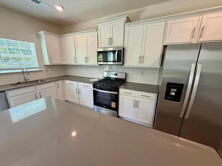 1608 Secrest Commons Dr — Photo 23