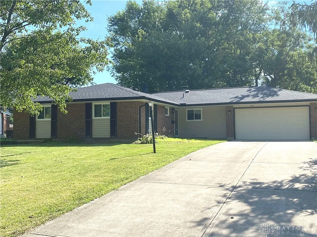 1041 Hazel Ave photo 1