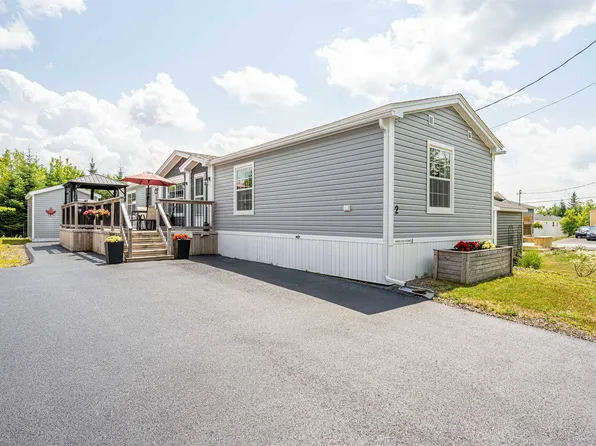 2 Timbertrail Ln, Halifax, NS B4B 0S4