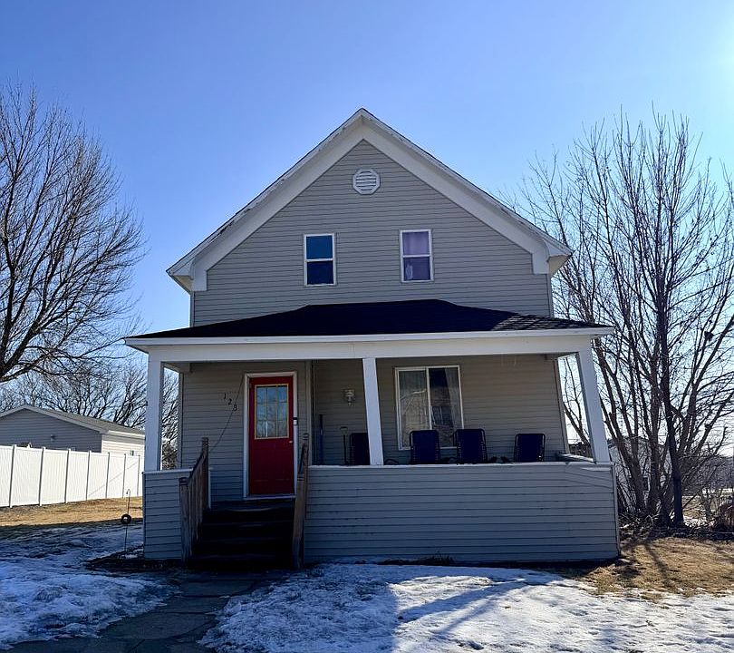 1st image of 123 Main St W