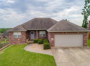 500 Coopers Farm Rd, Centerton, AR 72719