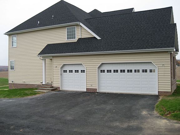 Oversized 3 car garage