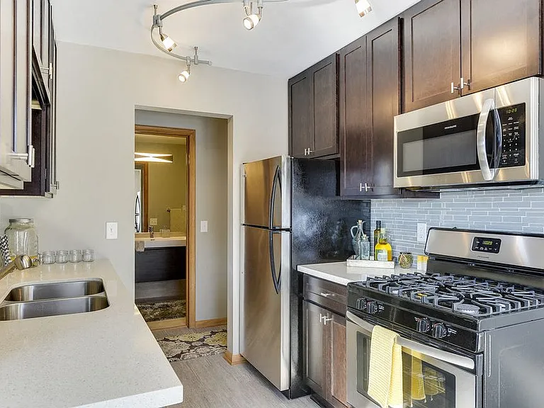 Edina Galleria Flats - 7008 Sandell Avenue