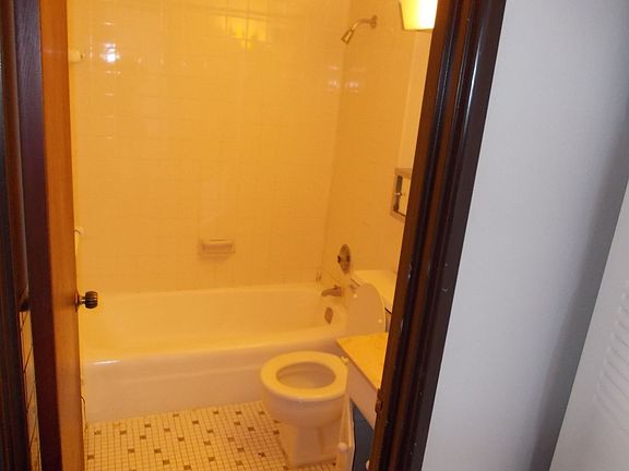 5th image of 5348 N Cumberland Ave APT 317-2