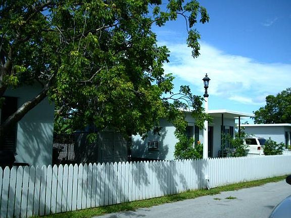 3rd image of 3655 Louisa St