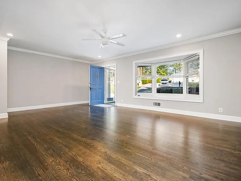 2604 Sunny Ln SE — Photo 5