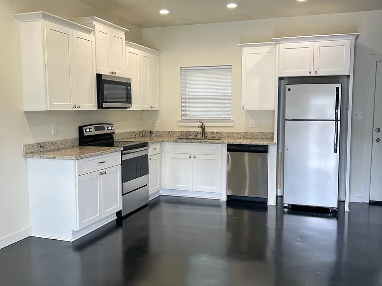 509 W Burton St #B — Photo 2