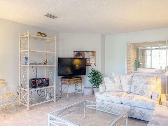 3rd image of 2346 Boxwood Ln #2346/48