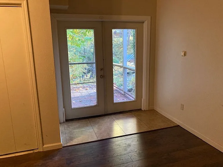 329 S Pine St #B — Photo 9