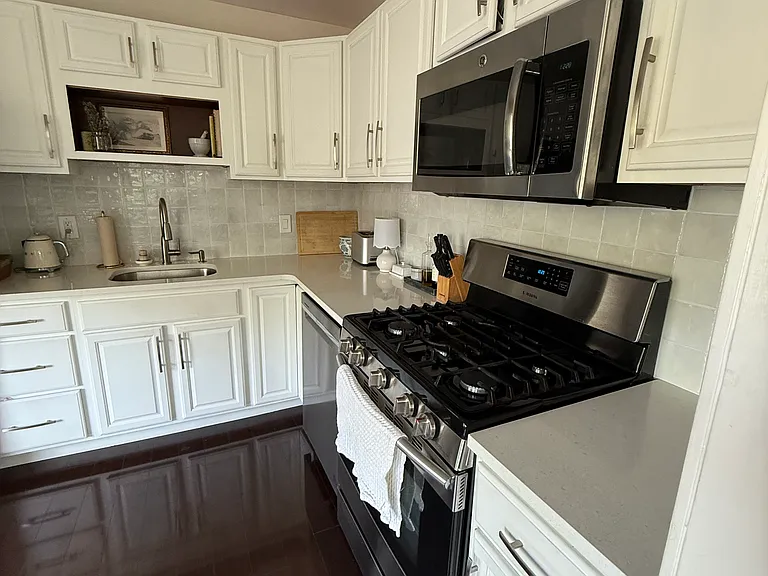4002 Waltham Ct — Photo 7