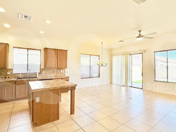 3rd image of 3027 W Cottonwood Ln