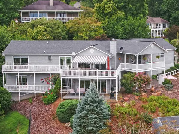 1130 Buckeye Ln, Hiawassee, GA 30546