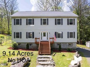 247 Rowland Rd, Greeley, PA 18425