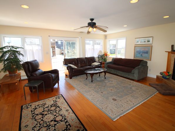 9 Baldwin Ave, Point Lookout, NY 11569