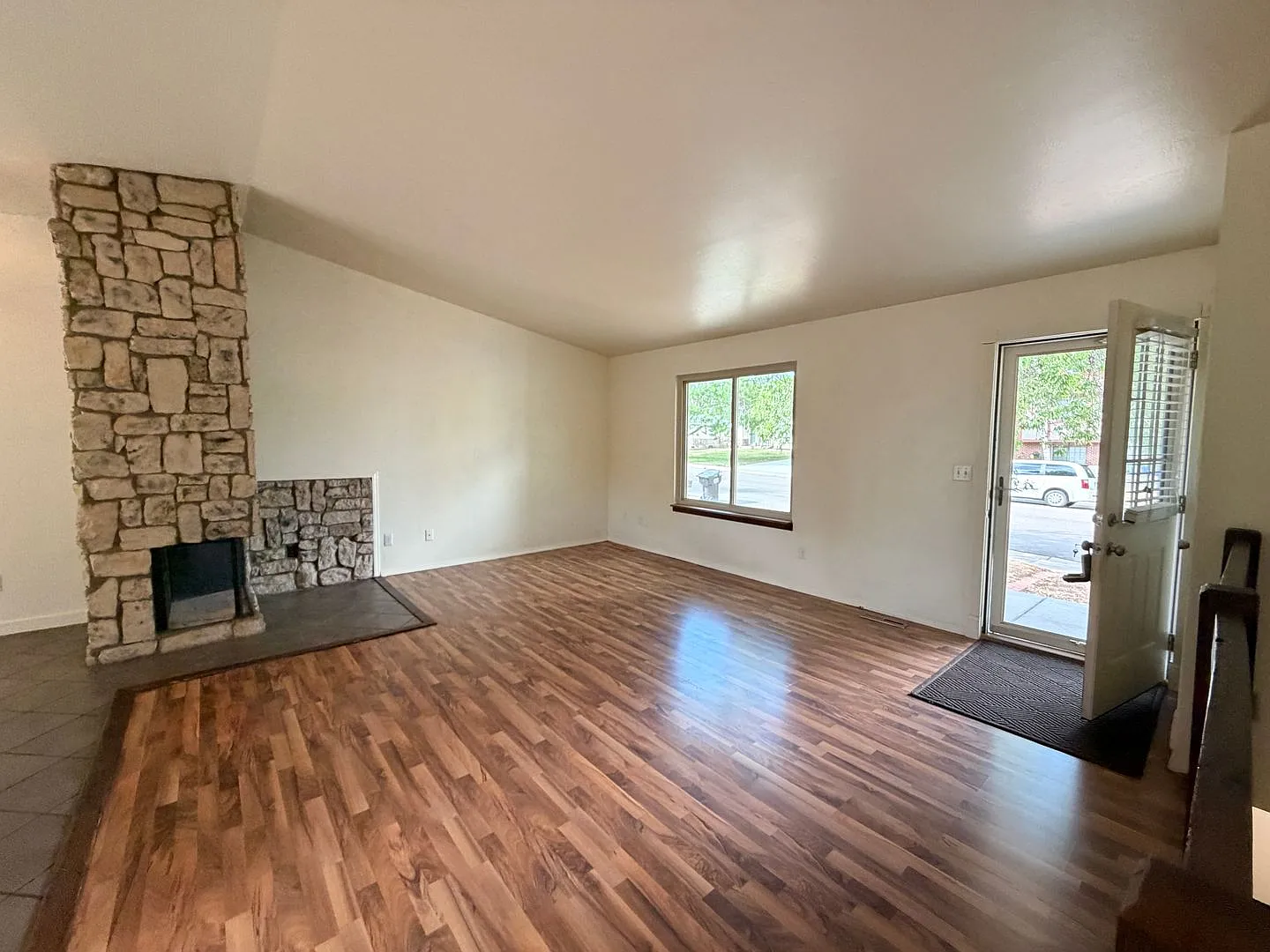 Sunlit Aurora Ranch Near Quincy Reservoir with Fully Finished Basement — Photo 2