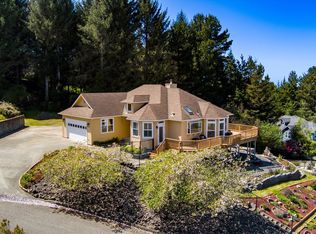 8 Minette Ln, Eureka, CA 95503